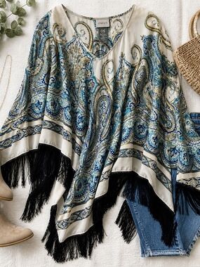 Chico’s Paisley Fringe Poncho OS Boho Blue Ivory